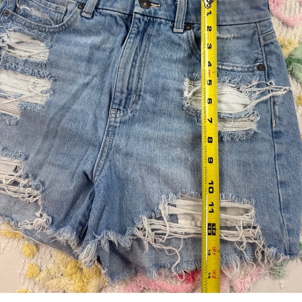 American Eagle Outfitters Women's Size 4 Light Wash Denim Distressed Ripped - Picture 6 of 10